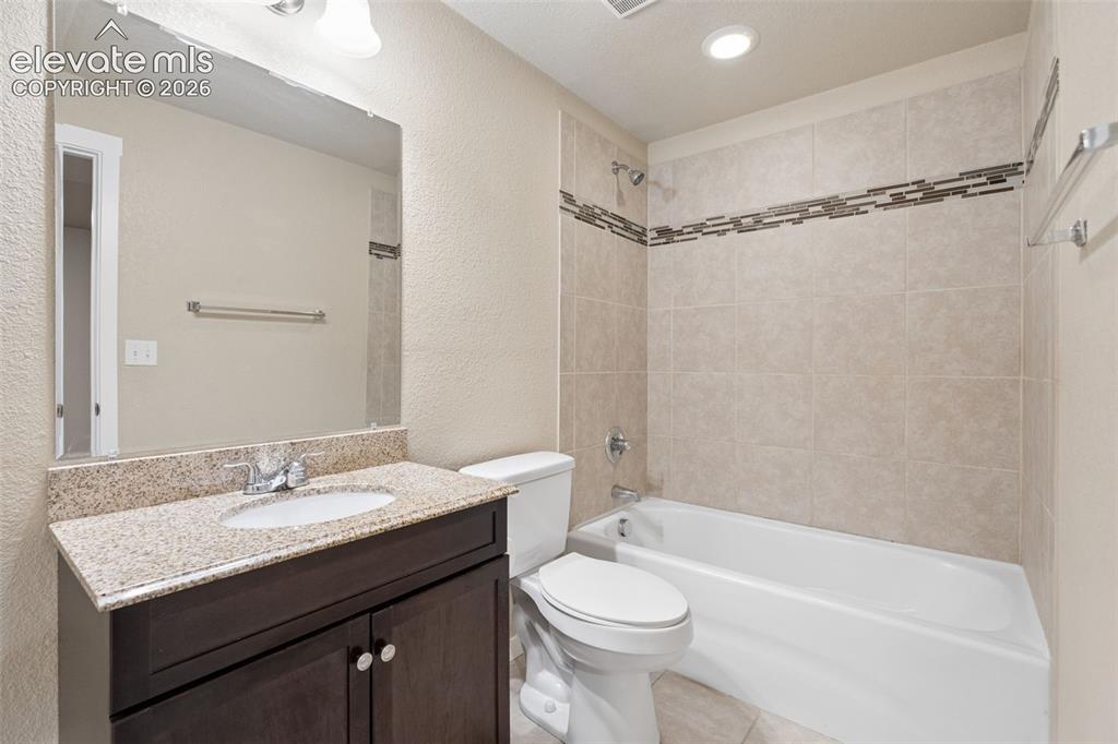 Image 41 of 45: Bathroom