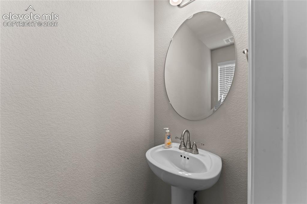 Image 7 of 42: Bathroom