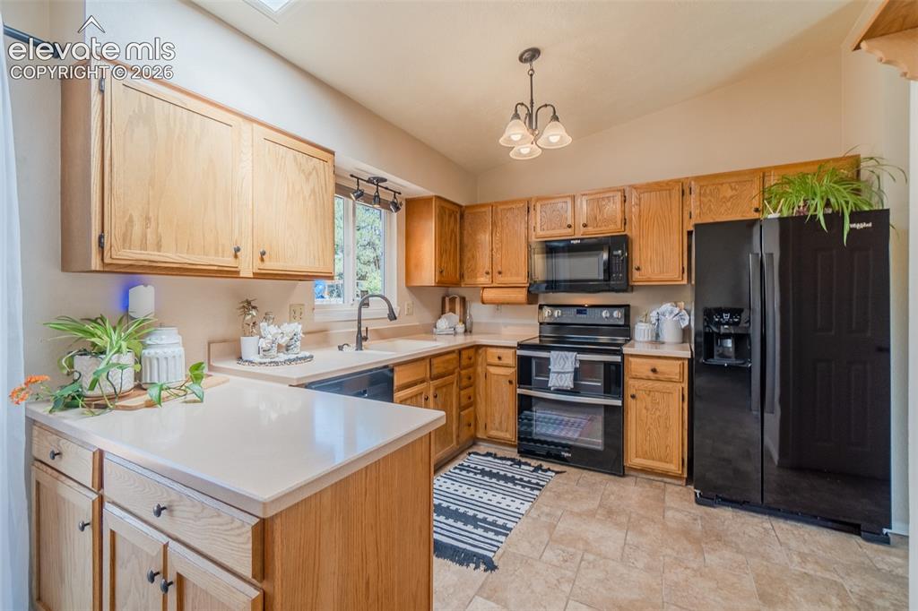 Image 10 of 45: Kitchen