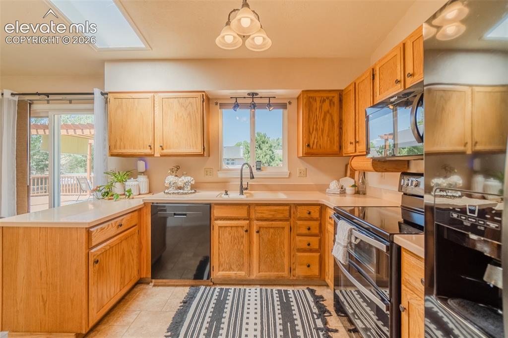 Image 11 of 45: Kitchen
