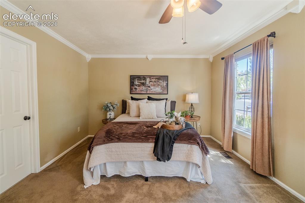 Image 18 of 45: Bedroom