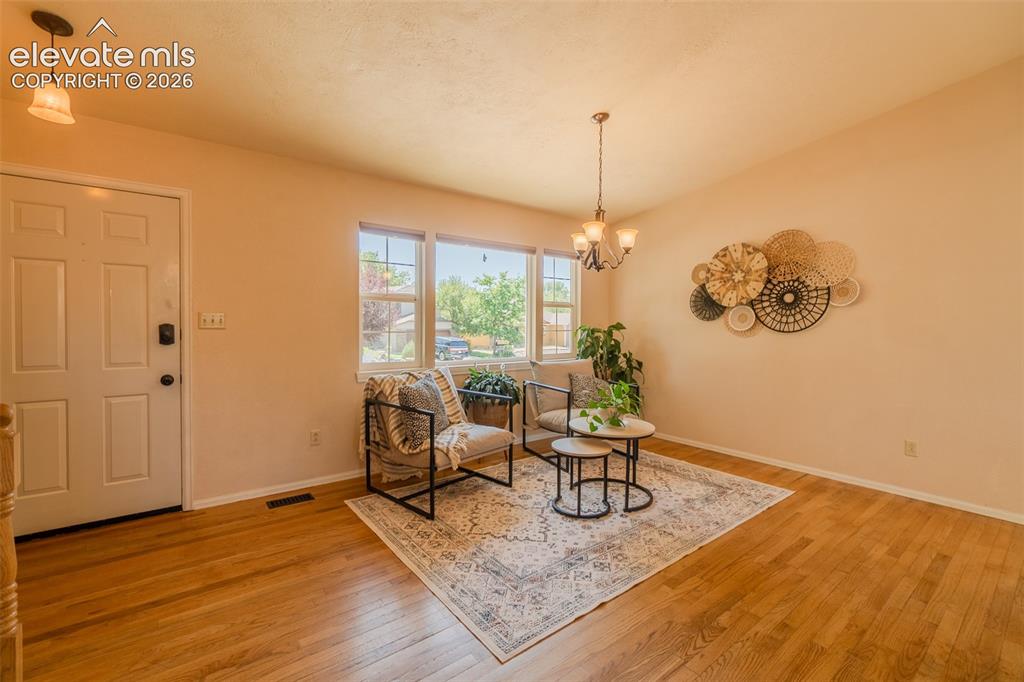 Image 8 of 45: Sitting Room