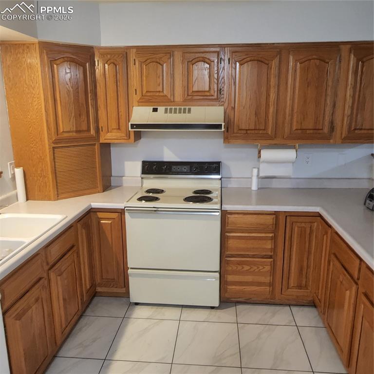 Image 11 of 23: plenty of counter space