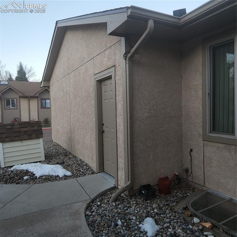 Image 18 of 23: Side entry