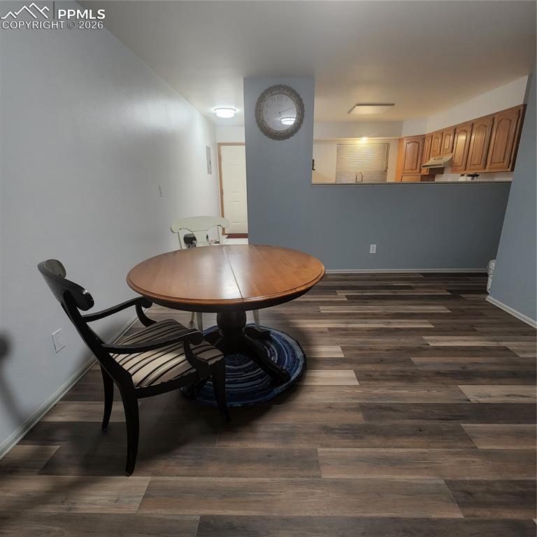 Image 23 of 23: Dining Area