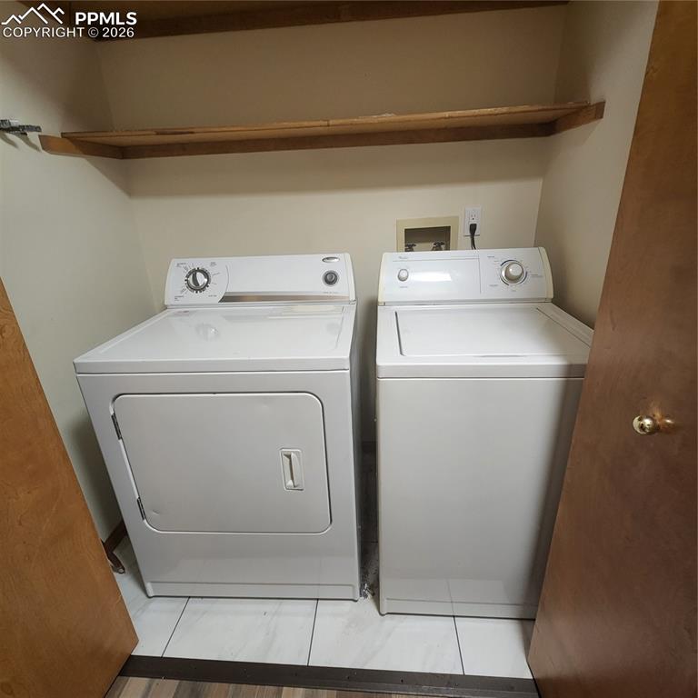 Image 4 of 23: Washer & dryer included