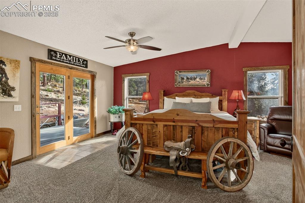 Image 14 of 50: Bedroom