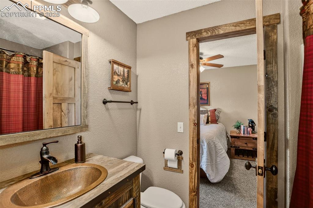 Image 20 of 50: Bathroom