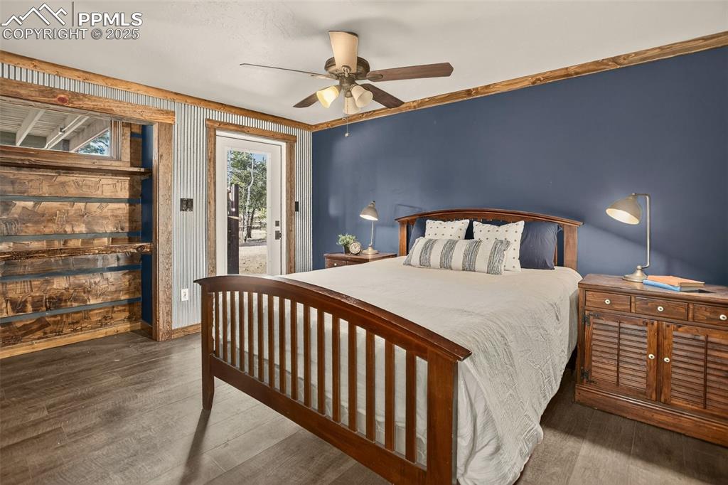 Image 37 of 50: Bedroom