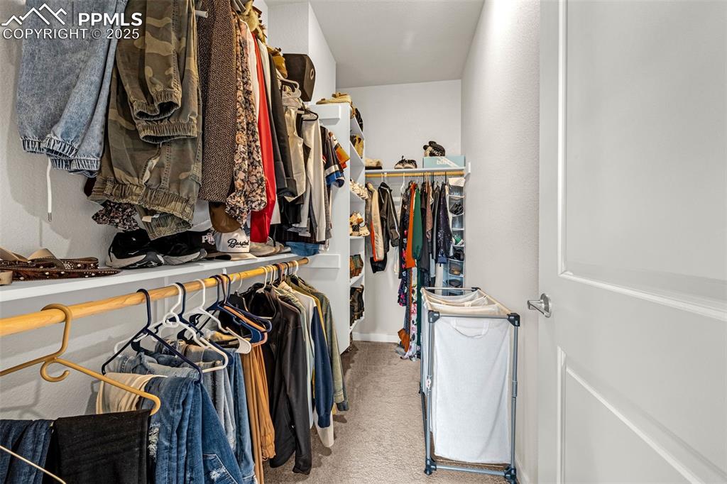 Image 18 of 33: Closet