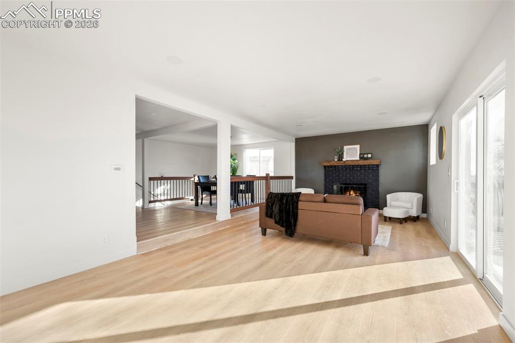 Image 20 of 50: Living Room