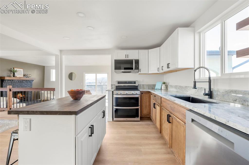 Image 22 of 50: Kitchen