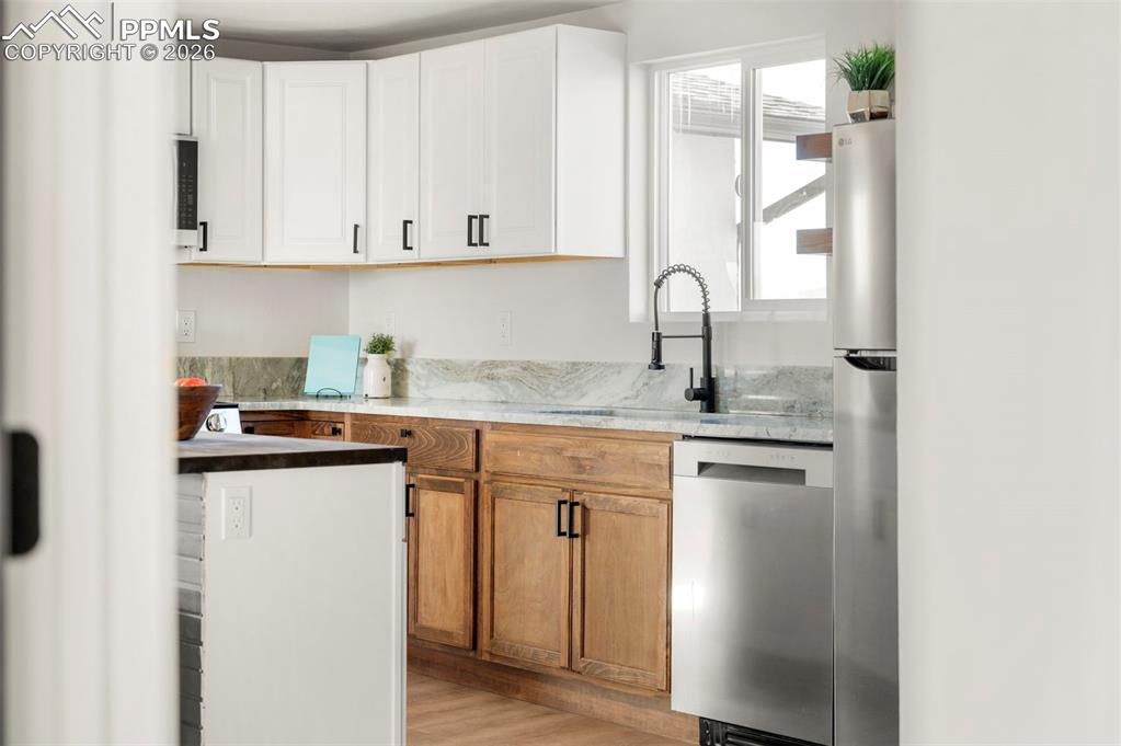 Image 24 of 50: Kitchen