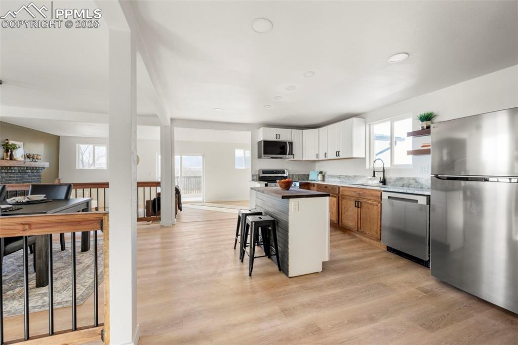 Image 25 of 50: Kitchen