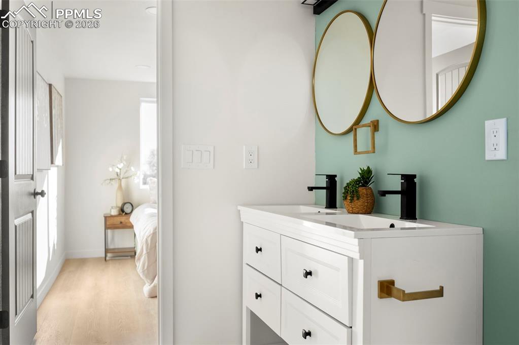 Image 36 of 50: Bathroom