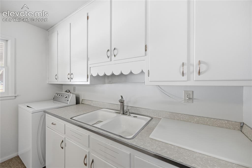 Image 12 of 30: Kitchen