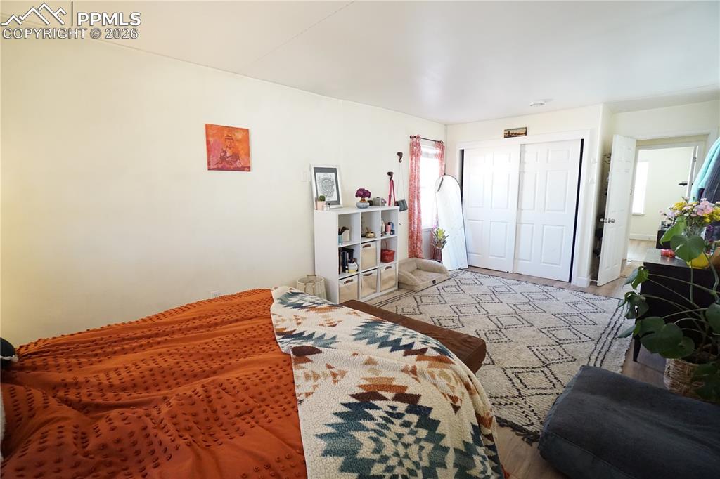 Image 10 of 40: Bedroom