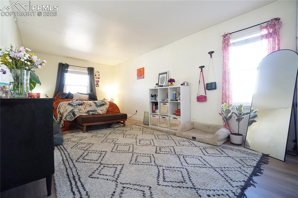 Image 11 of 40: Bedroom