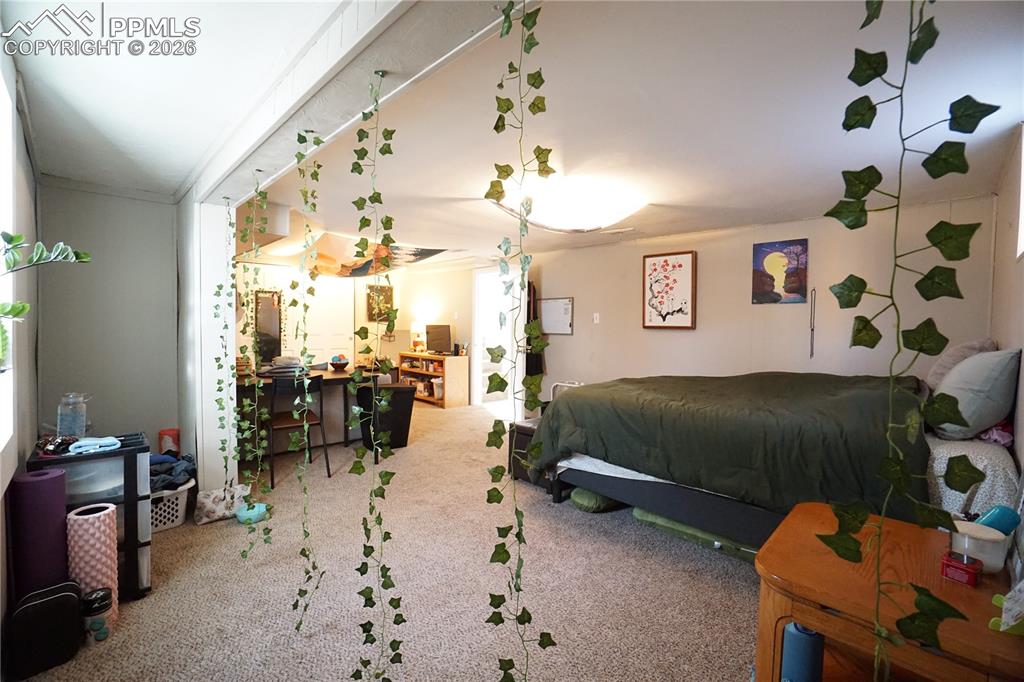 Image 28 of 40: Bedroom