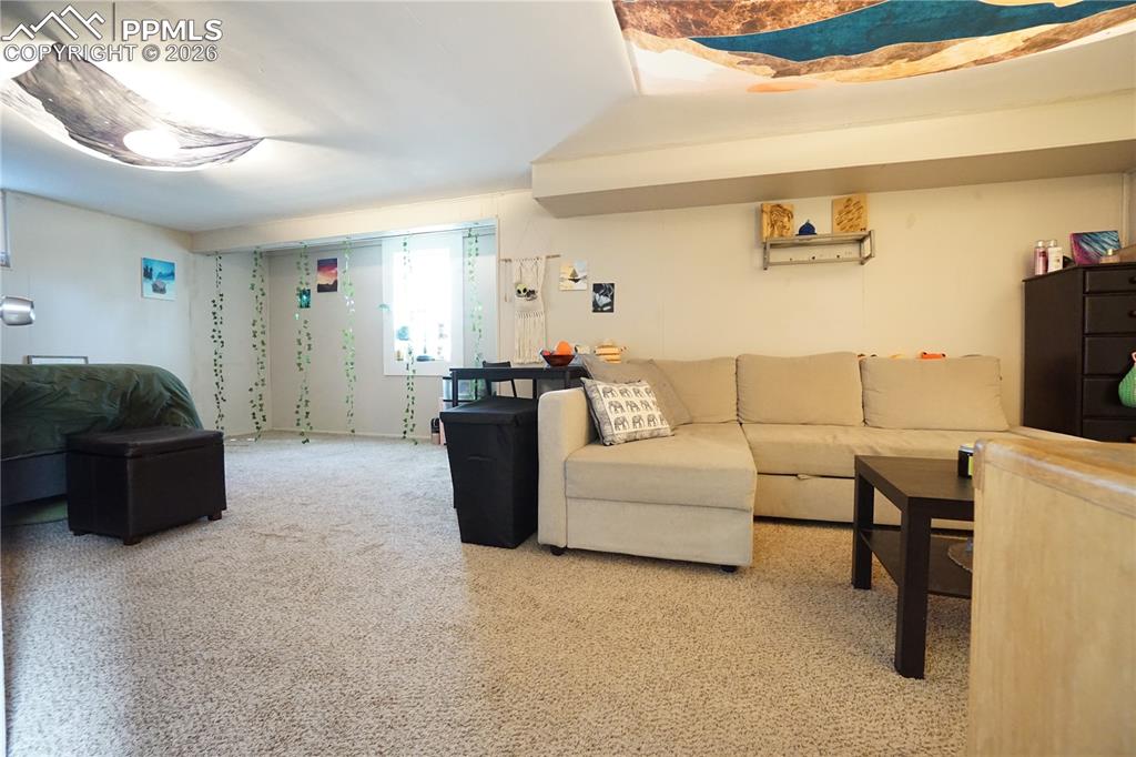 Image 31 of 40: Living Room