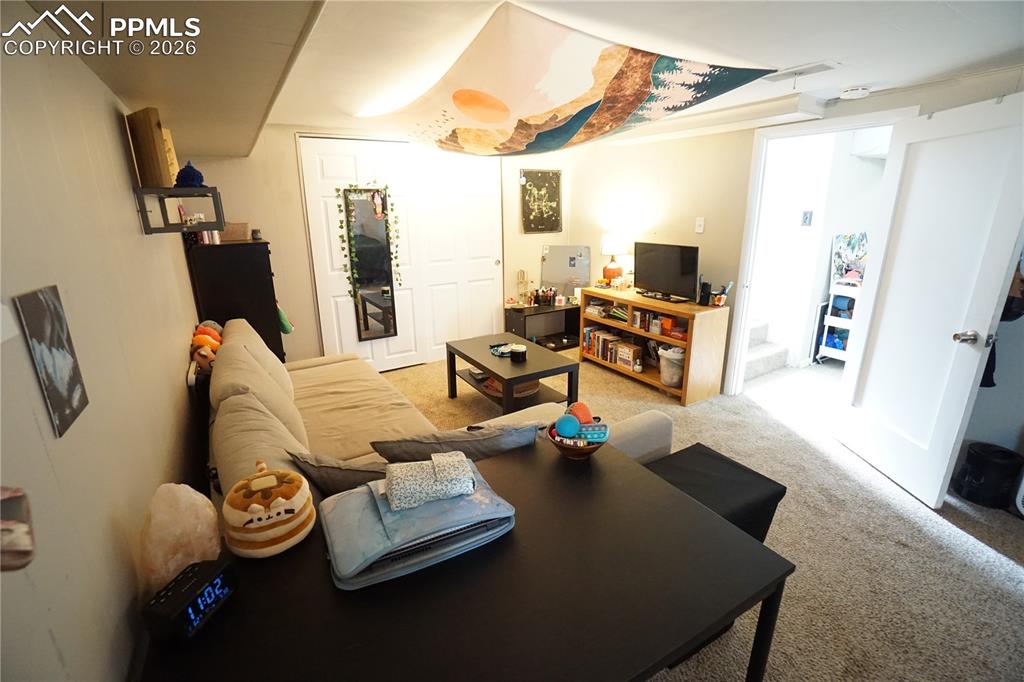 Image 32 of 40: Living Room