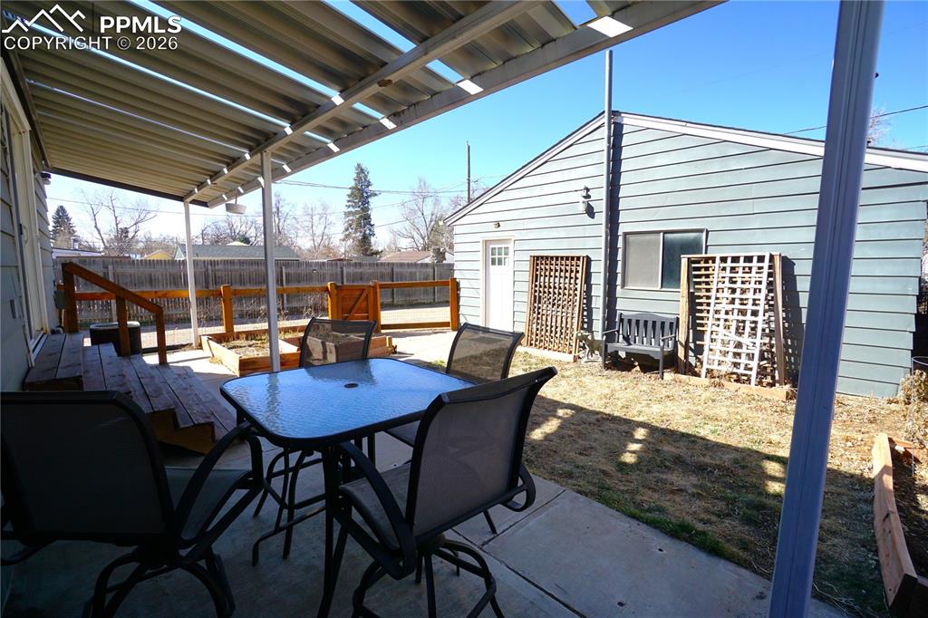 Image 38 of 40: Patio