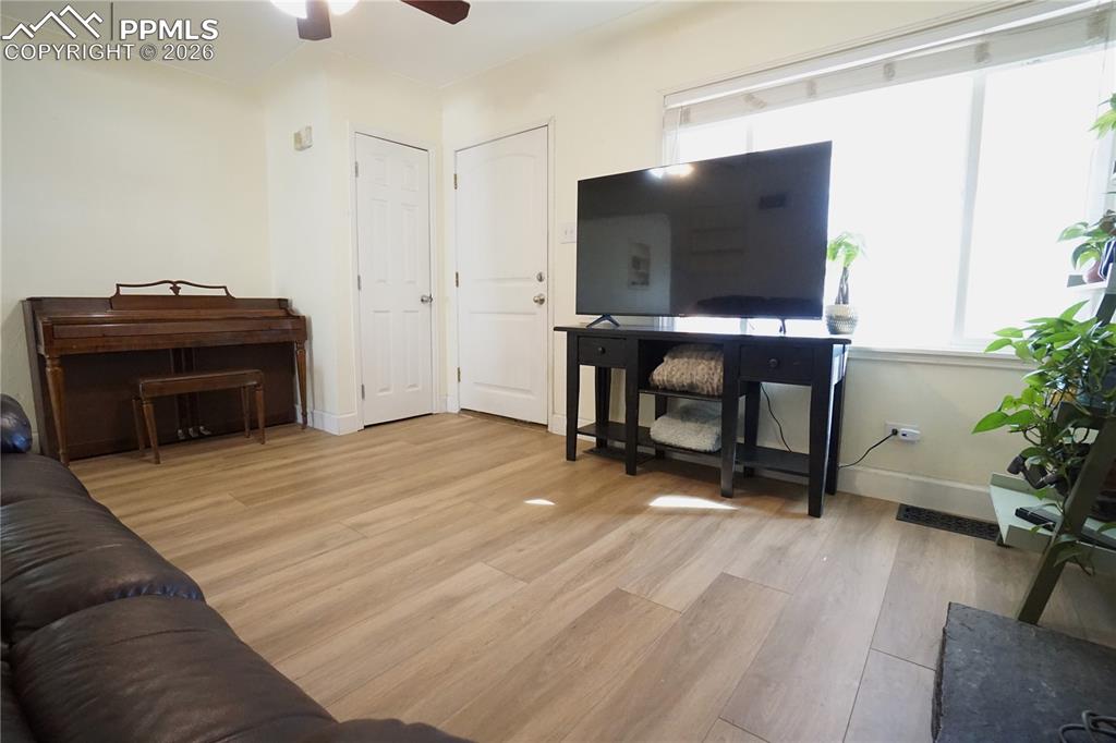 Image 5 of 40: Living Room