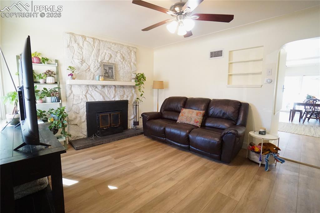 Image 6 of 40: Living Room