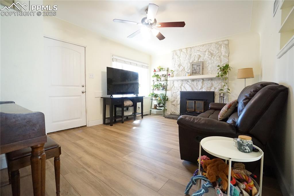 Image 7 of 40: Living Room