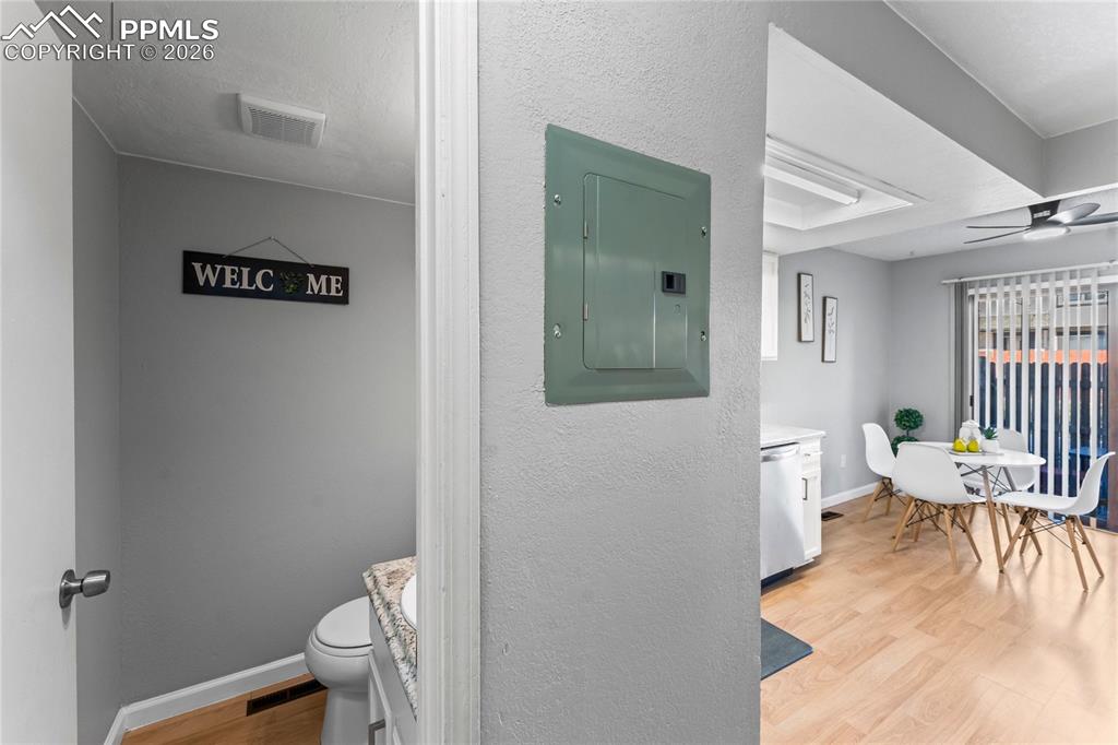 Image 10 of 32: Bathroom