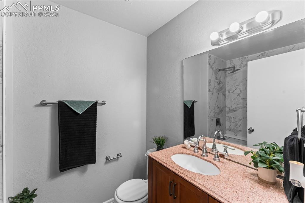 Image 11 of 32: Bathroom