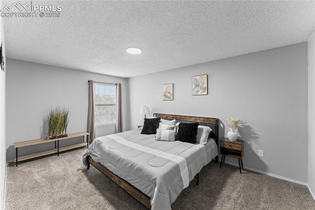 Image 13 of 32: Bedroom