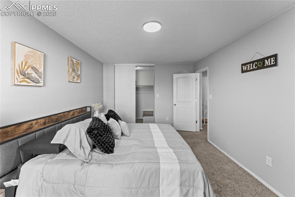 Image 14 of 32: Bedroom