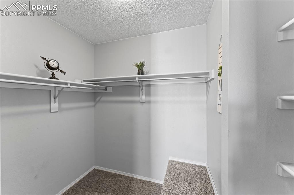 Image 15 of 32: Closet