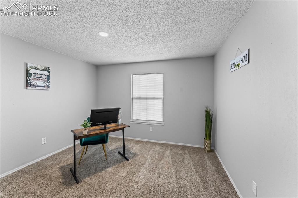 Image 16 of 32: Office