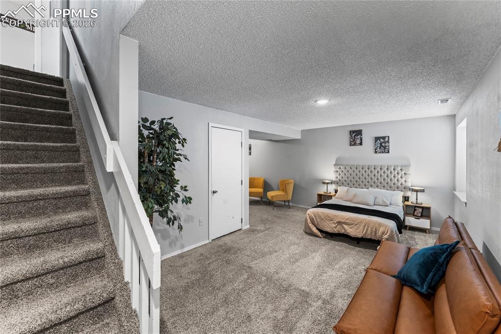 Image 20 of 32: Bedroom