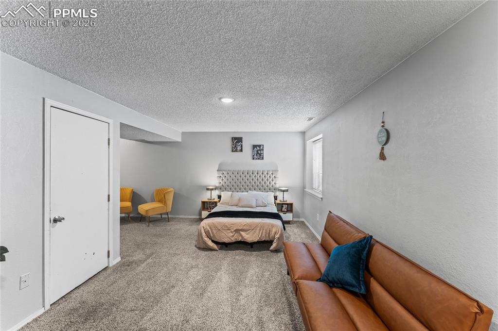 Image 21 of 32: Bedroom