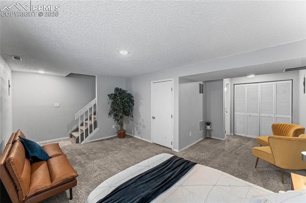 Image 22 of 32: Bedroom