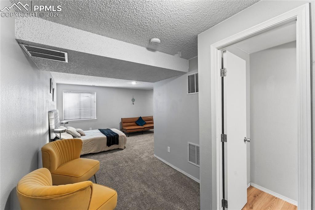 Image 23 of 32: Bedroom