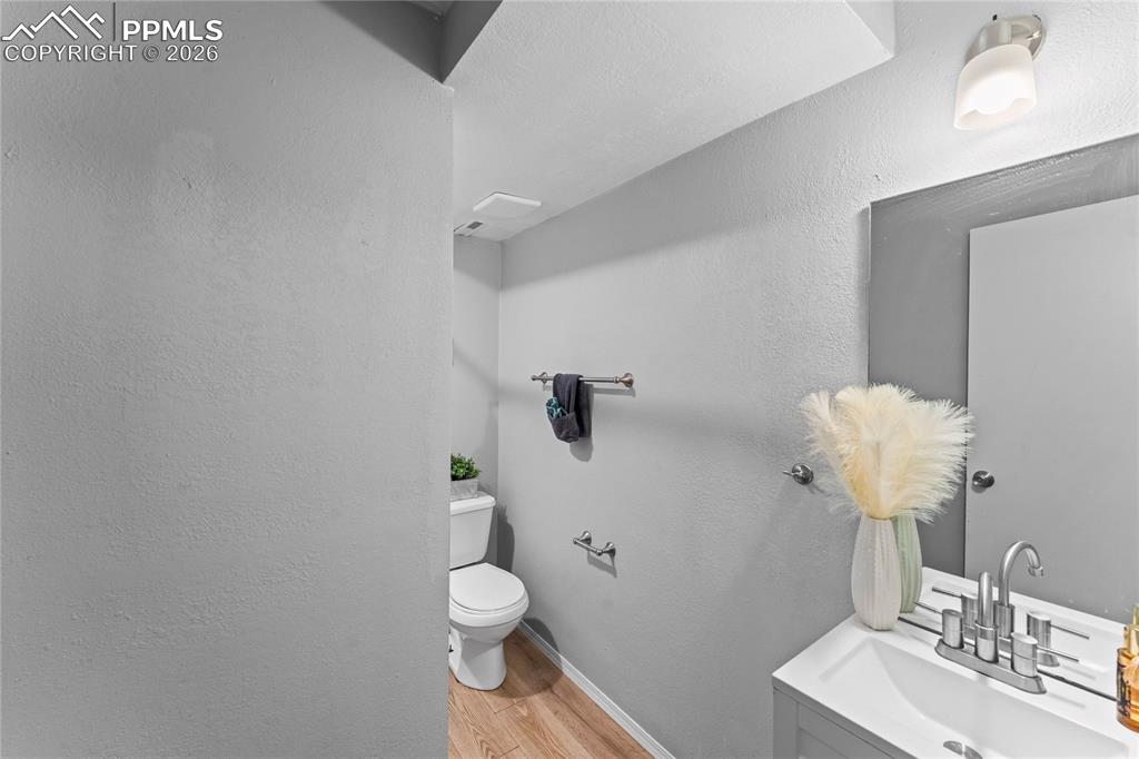 Image 24 of 32: Bathroom