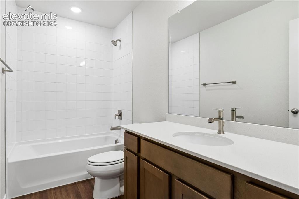 Image 12 of 20: Bathroom