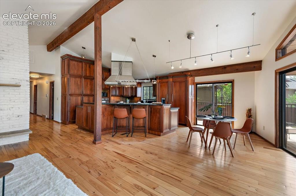 Image 10 of 46: Kitchen