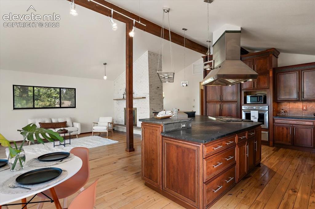 Image 12 of 46: Kitchen
