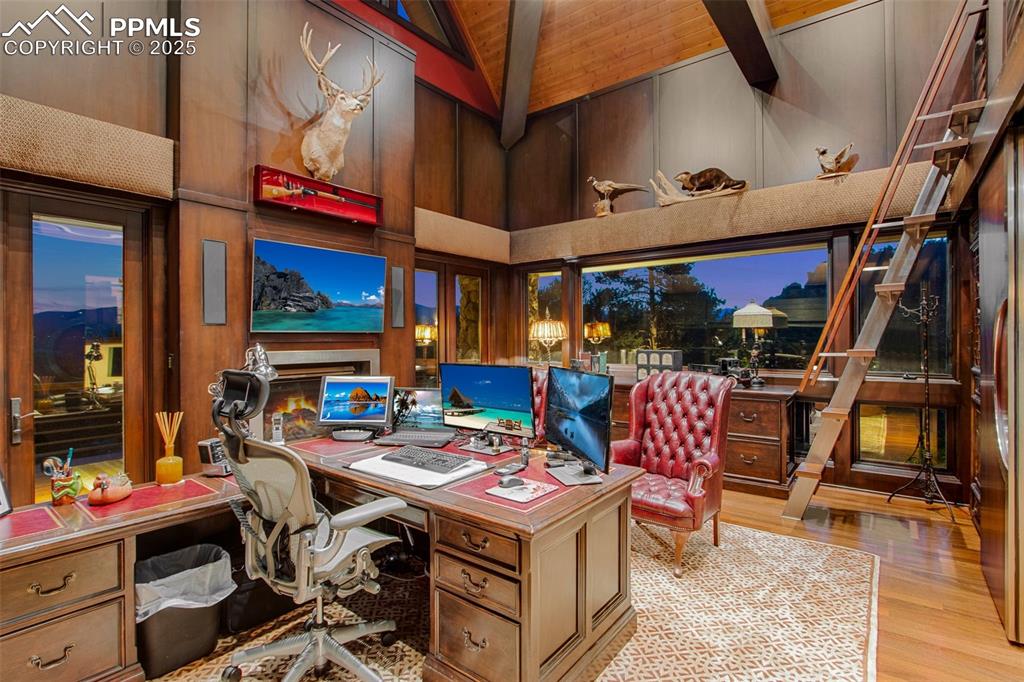 Image 22 of 38: There are two executive office suites. This office suite, tucked away from 