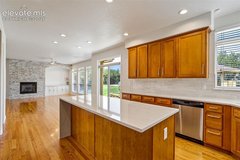 Image 11 of 50: Kitchen