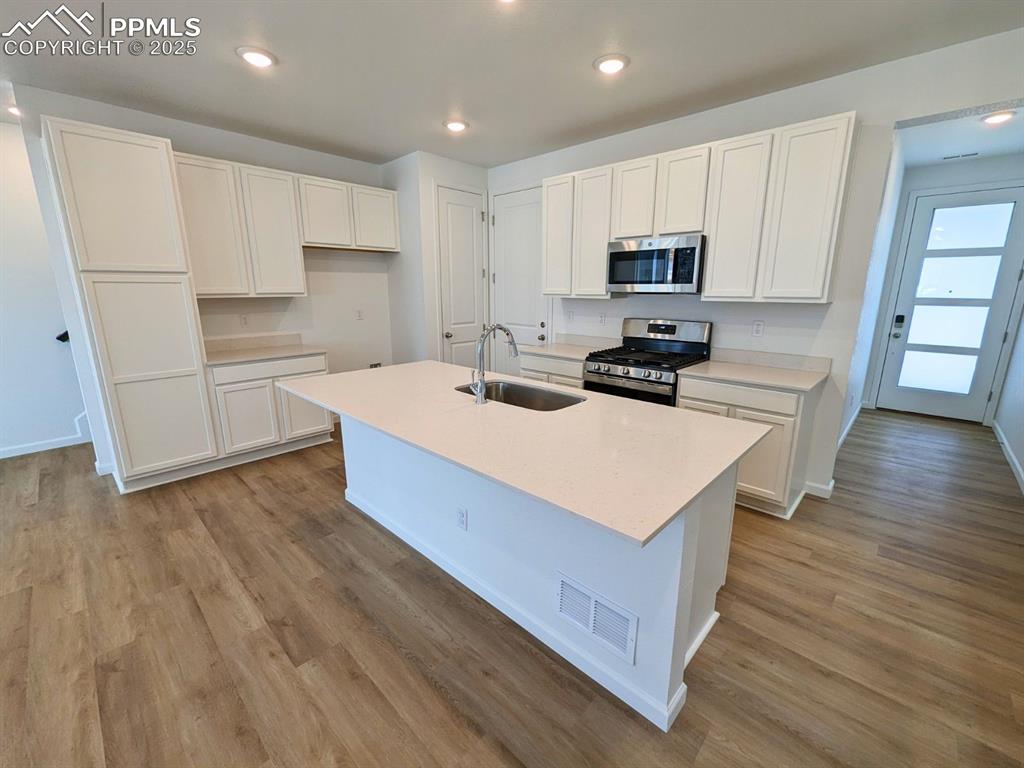 Image 3 of 12: Kitchen