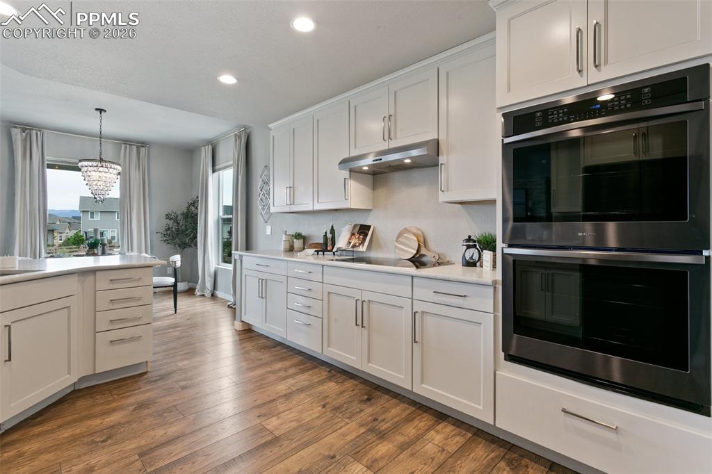 Image 11 of 50: Kitchen