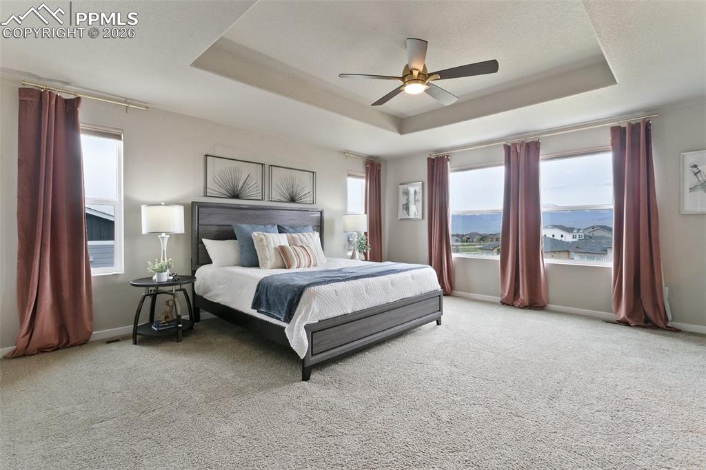 Image 17 of 50: Bedroom