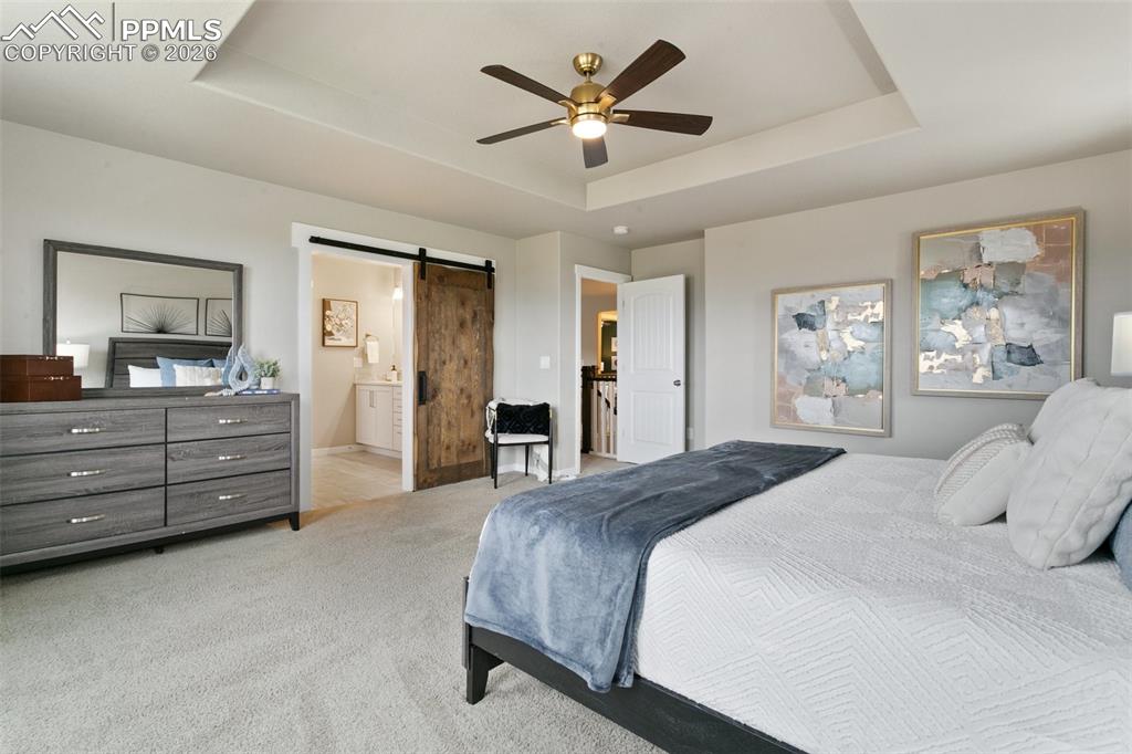 Image 19 of 50: Bedroom