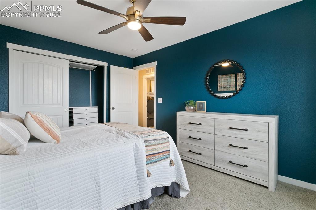 Image 23 of 50: Bedroom